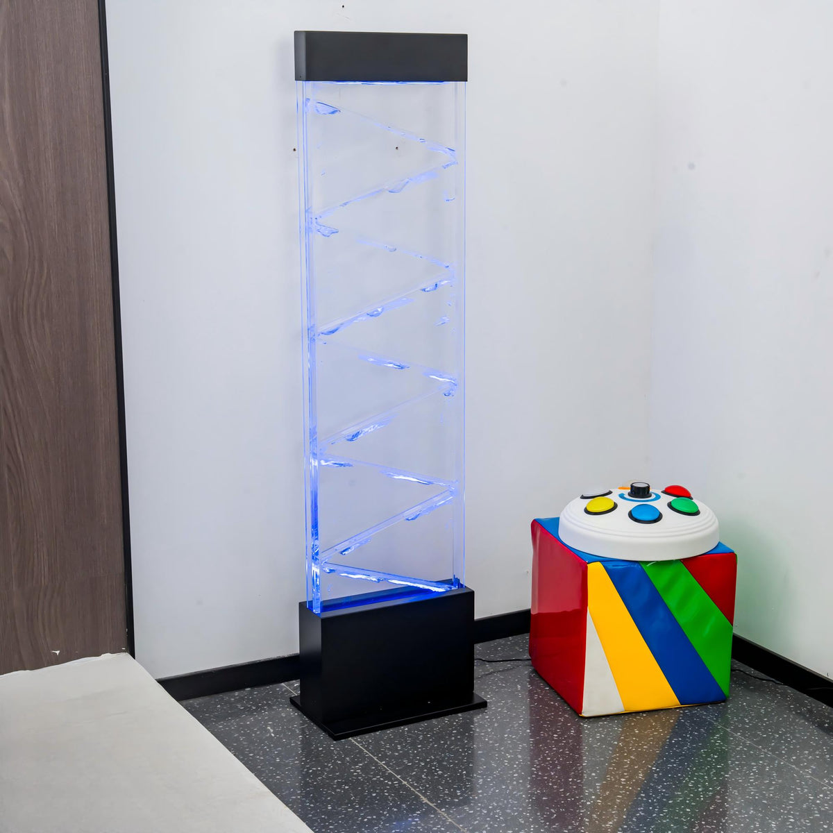 Interactive Triangular Sensory Bubble Wall Panel B (122cm, Black) – Corner-Fitting Illuminated Bubble Column & Water Screen with Multi-Controller Compatibility for Snoezelen & OT Rooms (Model HTSS08D)