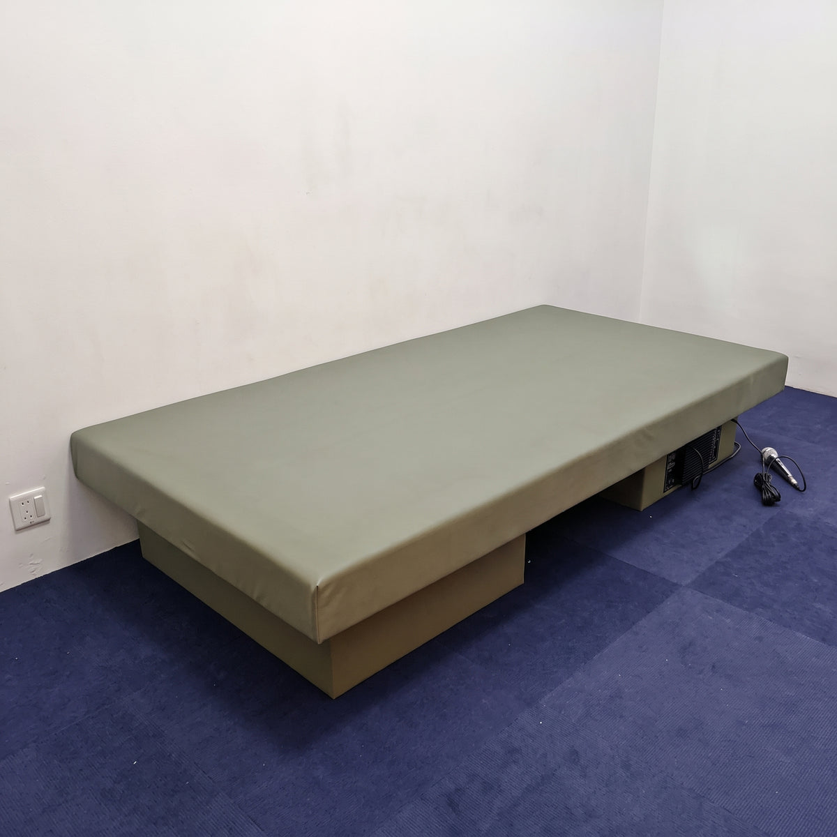 Vibroacoustic Sensory Therapy Bed (100x200cm) – Bluetooth & Wired Music Resonance Lounger Bed with Leather Finish for Autism, OT & Sensory Rooms