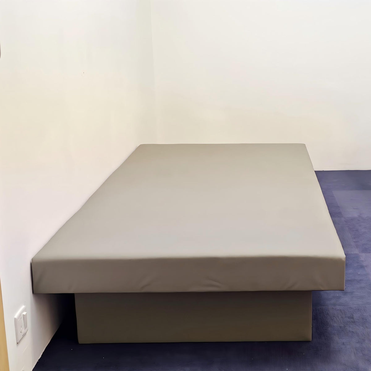 Vibroacoustic Sensory Therapy Bed (100x200cm) – Bluetooth & Wired Music Resonance Lounger Bed with Leather Finish for Autism, OT & Sensory Rooms
