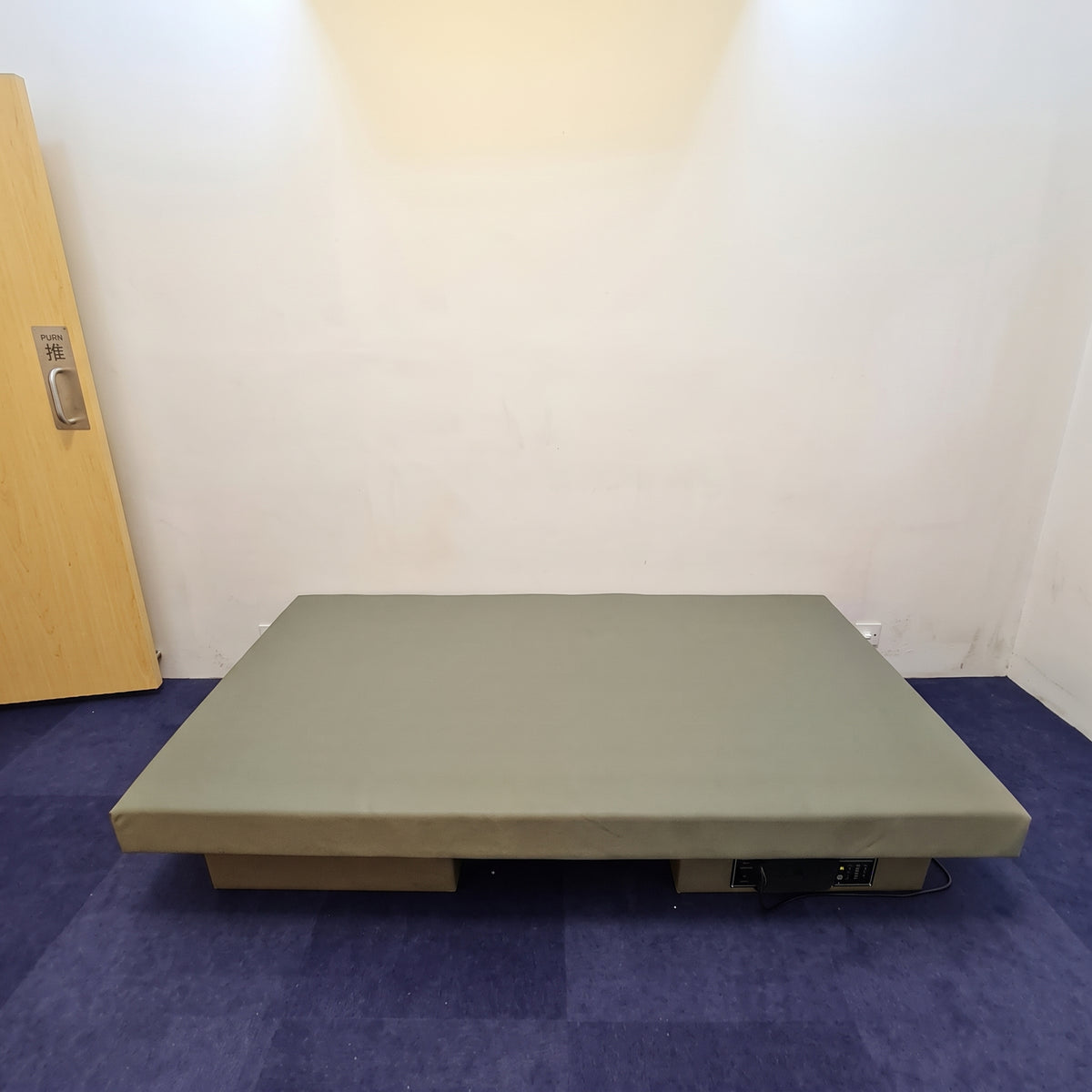 Vibroacoustic Sensory Therapy Bed (100x200cm) – Bluetooth & Wired Music Resonance Lounger Bed with Leather Finish for Autism, OT & Sensory Rooms